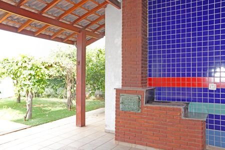 Casa de condomínio para alugar com 460m², 5 quartos e 6 vagasÁrea Externa