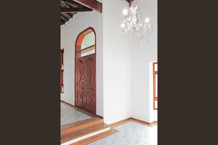 Casa de condomínio para alugar com 460m², 5 quartos e 6 vagasSala