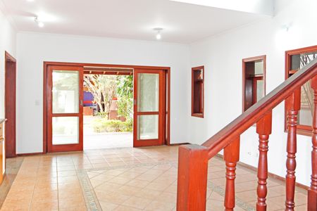 Casa de condomínio para alugar com 460m², 5 quartos e 6 vagasSala