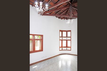 Casa de condomínio para alugar com 460m², 5 quartos e 6 vagasSala