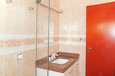 Casa de condomínio para alugar com 460m², 5 quartos e 6 vagasBanheiro