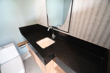 Casa de condomínio à venda com 280m², 3 quartos e 2 vagasBanheiro de serviço