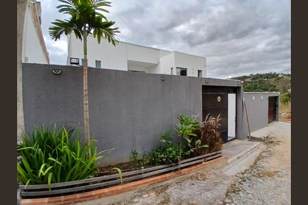 Fachada de casa à venda com 3 quartos, 218m² em Tropical, Contagem