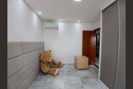 Casa à venda com 218m², 3 quartos e 3 vagasQuarto 2