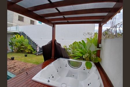 Casa à venda com 218m², 3 quartos e 3 vagasQuintal