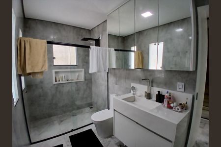 Casa à venda com 218m², 3 quartos e 3 vagasBanheiro da Suíte