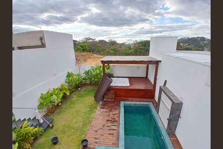 Casa à venda com 218m², 3 quartos e 3 vagasQuintal