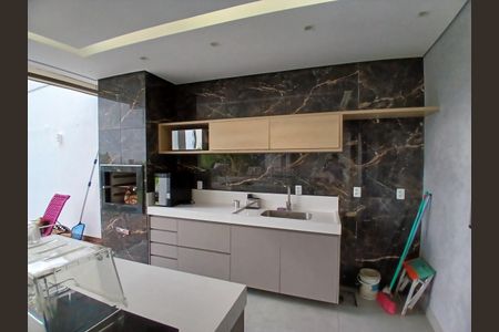 Casa à venda com 218m², 3 quartos e 3 vagaschurrasqueira