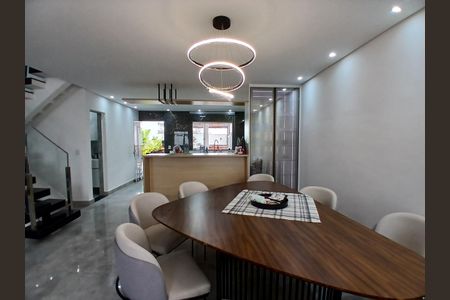 Casa à venda com 218m², 3 quartos e 3 vagasSala
