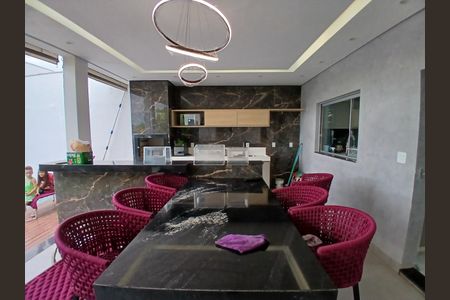 Casa à venda com 218m², 3 quartos e 3 vagasChurrasqueira