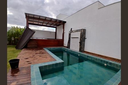 Piscina de casa à venda com 3 quartos, 218m² em Tropical, Contagem