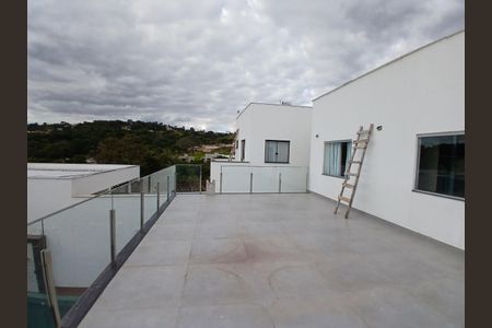Vista de casa à venda com 3 quartos, 218m² em Tropical, Contagem