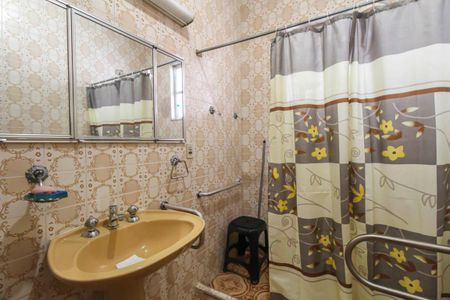 Casa à venda com 130m², 2 quartos e 4 vagasBanheiro