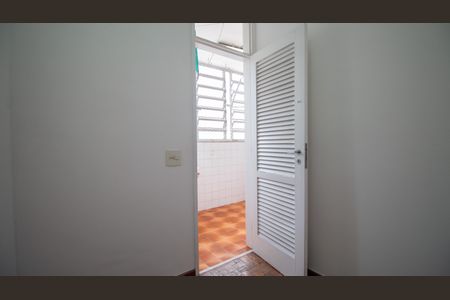 Apartamento à venda com 180m², 2 quartos e 2 vagas Apartamento à venda com 180m², 2 quartos e 2 vagasQuarto de Serviço