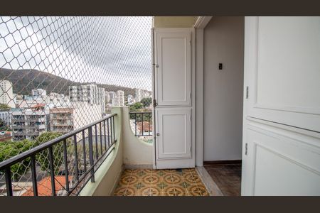 Apartamento à venda com 180m², 2 quartos e 2 vagas Apartamento à venda com 180m², 2 quartos e 2 vagasVaranda