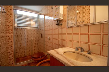 Apartamento à venda com 180m², 2 quartos e 2 vagas Apartamento à venda com 180m², 2 quartos e 2 vagasBanheiro