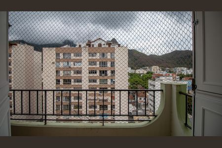 Apartamento à venda com 180m², 2 quartos e 2 vagas Apartamento à venda com 180m², 2 quartos e 2 vagasVaranda