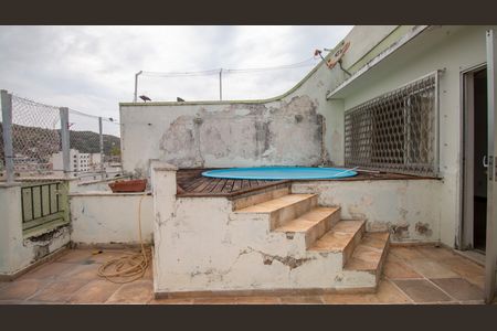 Apartamento à venda com 180m², 2 quartos e 2 vagas Apartamento à venda com 180m², 2 quartos e 2 vagasPiscina