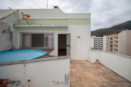 Apartamento à venda com 180m², 2 quartos e 2 vagas Apartamento à venda com 180m², 2 quartos e 2 vagasPiscina