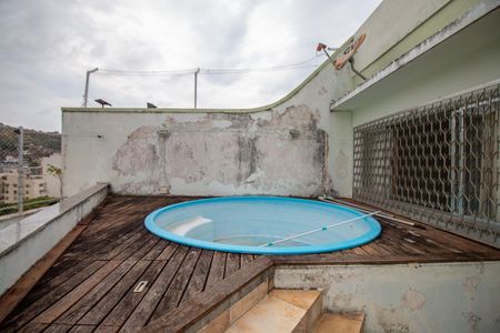 Apartamento à venda com 180m², 2 quartos e 2 vagas Apartamento à venda com 180m², 2 quartos e 2 vagasPiscina