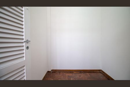 Apartamento à venda com 180m², 2 quartos e 2 vagas Apartamento à venda com 180m², 2 quartos e 2 vagasQuarto de Serviço