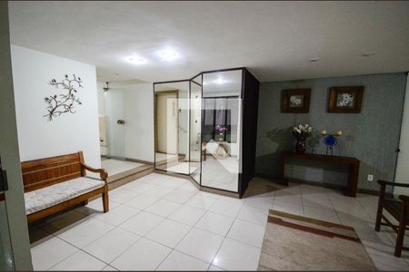 Apartamento à venda com 180m², 2 quartos e 2 vagas Apartamento à venda com 180m², 2 quartos e 2 vagasHall