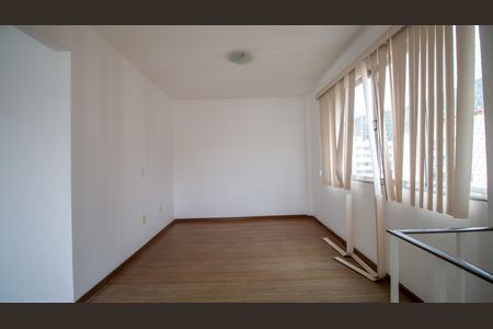 Apartamento à venda com 180m², 2 quartos e 2 vagas Apartamento à venda com 180m², 2 quartos e 2 vagasCobertura