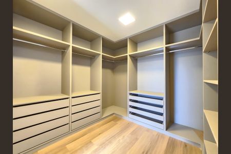 Casa de condomínio à venda com 442m², 5 quartos e 4 vagasCloset da Suíte 1