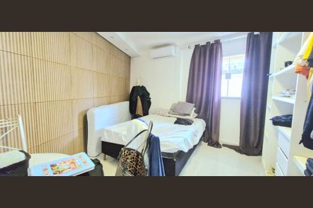 Casa de condomínio à venda com 210m², 3 quartos e 4 vagasSuite 2