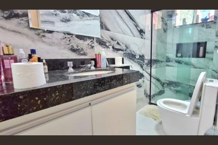 Casa de condomínio à venda com 210m², 3 quartos e 4 vagasBanheiro Suite 3