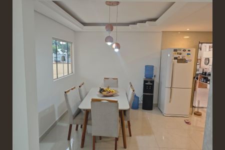 Sala de casa de condomínio para alugar com 3 quartos, 210m² em Condomínio Village do Gramado, Lagoa Santa