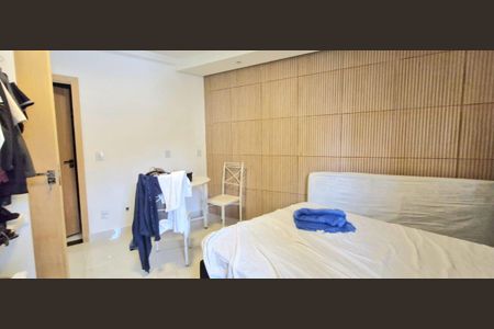 Casa de condomínio à venda com 210m², 3 quartos e 4 vagasSuite 2