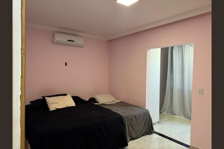Casa de condomínio para alugar com 210m², 3 quartos e 4 vagasQuarto