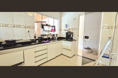 Casa de condomínio à venda com 210m², 3 quartos e 4 vagasCozinha