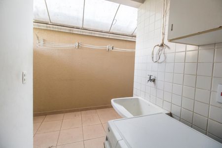 Casa de condomínio para alugar com 180m², 4 quartos e 2 vagasÁrea de Serviço