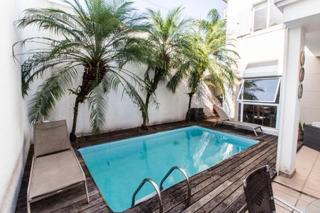 Casa de condomínio para alugar com 180m², 4 quartos e 2 vagasPiscina