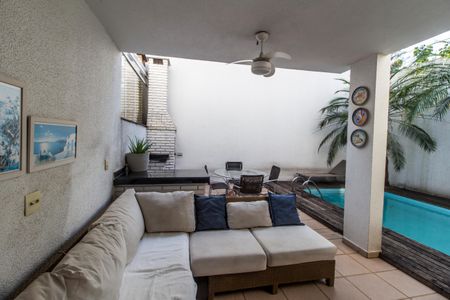 Casa de condomínio para alugar com 180m², 4 quartos e 2 vagasVaranda