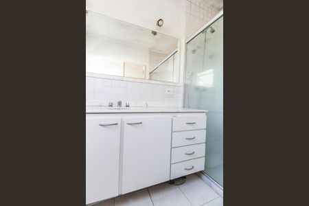 Casa de condomínio para alugar com 180m², 4 quartos e 2 vagasBanheiro da Suíte