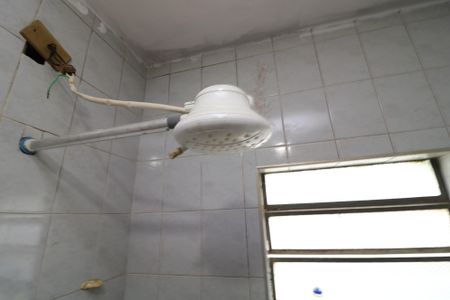 Banheiro de casa para alugar com 1 quarto, 70m² em Parque dos Bancarios, São Paulo