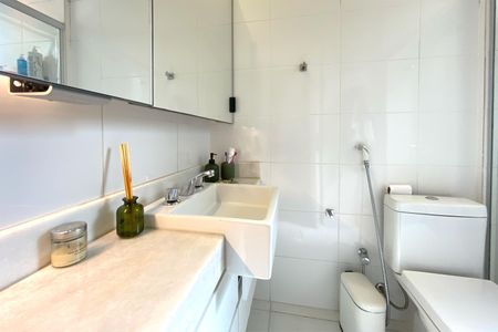 Apartamento à venda com 83m², 3 quartos e 2 vagasBanheiro da Suíte