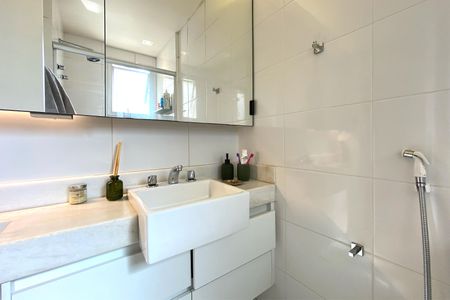 Apartamento à venda com 83m², 3 quartos e 2 vagasBanheiro da Suíte