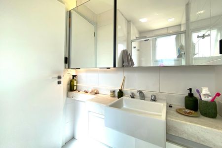 Apartamento à venda com 83m², 3 quartos e 2 vagasBanheiro da Suíte