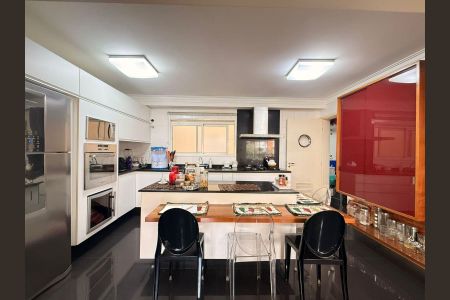 Apartamento à venda com 167m², 3 quartos e 4 vagas