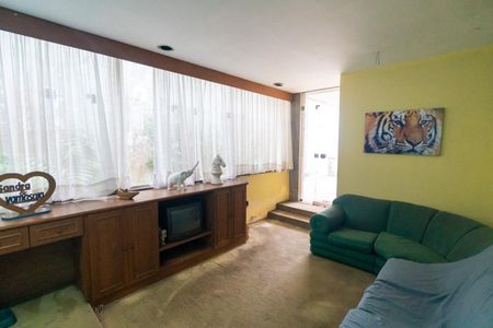 Casa para alugar com 499m², 4 quartos e 6 vagasSala