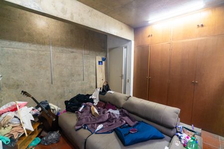 Casa para alugar com 499m², 4 quartos e 6 vagasPorão - Sala