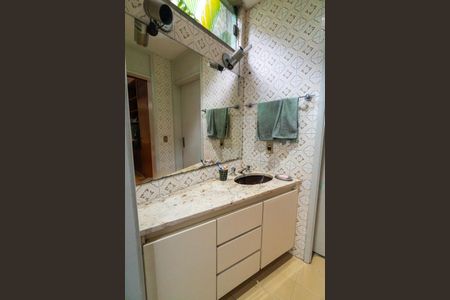 Casa para alugar com 499m², 4 quartos e 6 vagasBanheiro da Suíte 1