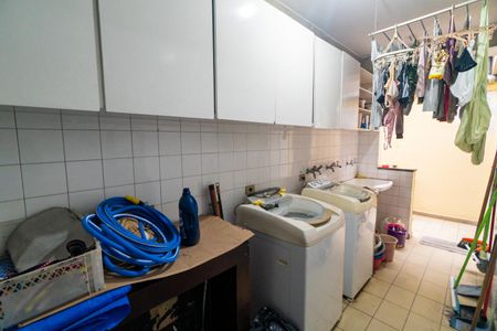 Casa para alugar com 499m², 4 quartos e 6 vagasLavanderia