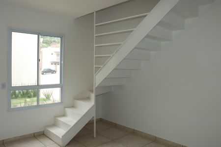 Sala de casa de condomínio para alugar com 2 quartos, 72m² em Centreville, Cotia