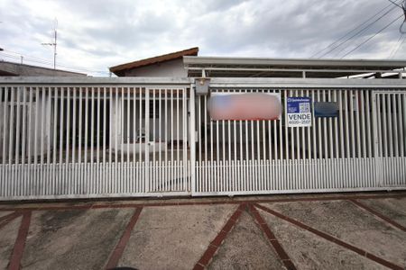 Casa à venda com 305m², 4 quartos e 3 vagasFachada