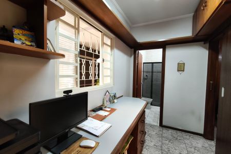 Casa à venda com 305m², 4 quartos e 3 vagasEscritório